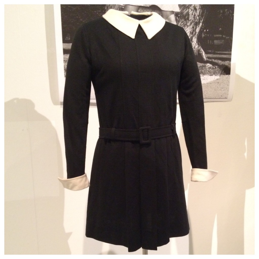 Tämä mustavalkoinen mekko on peräisin vuodelta 1967. Neulosmekko oli Piretan ensimmäinen tuote.